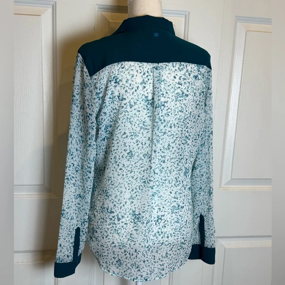 GUESS Teal Satin Contrast Collar Blouse Size M Button Front Top - Picture 5 of 6